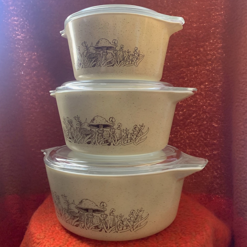 Vintage Pyrex Forrest Fancies Casserole Dish Set
